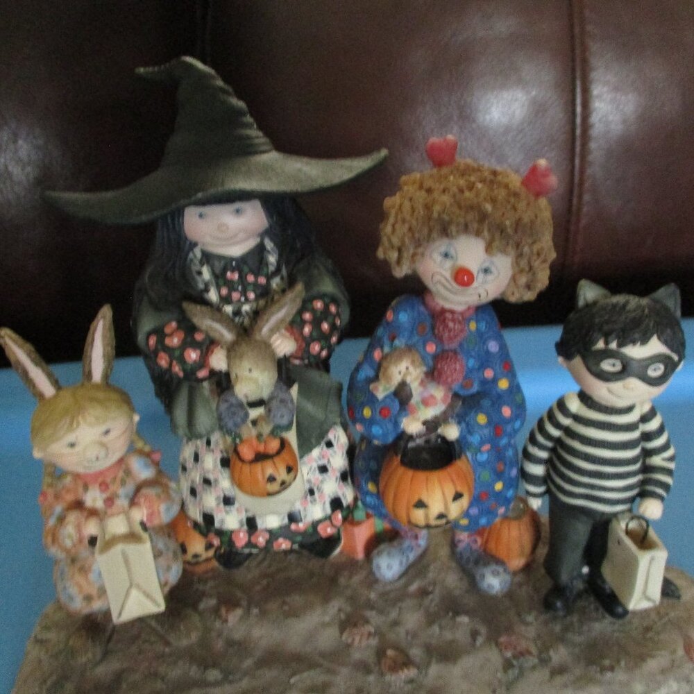1998 Lang Halloween Special Friends figurine